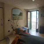 Joli Vue Mer, Vieille *